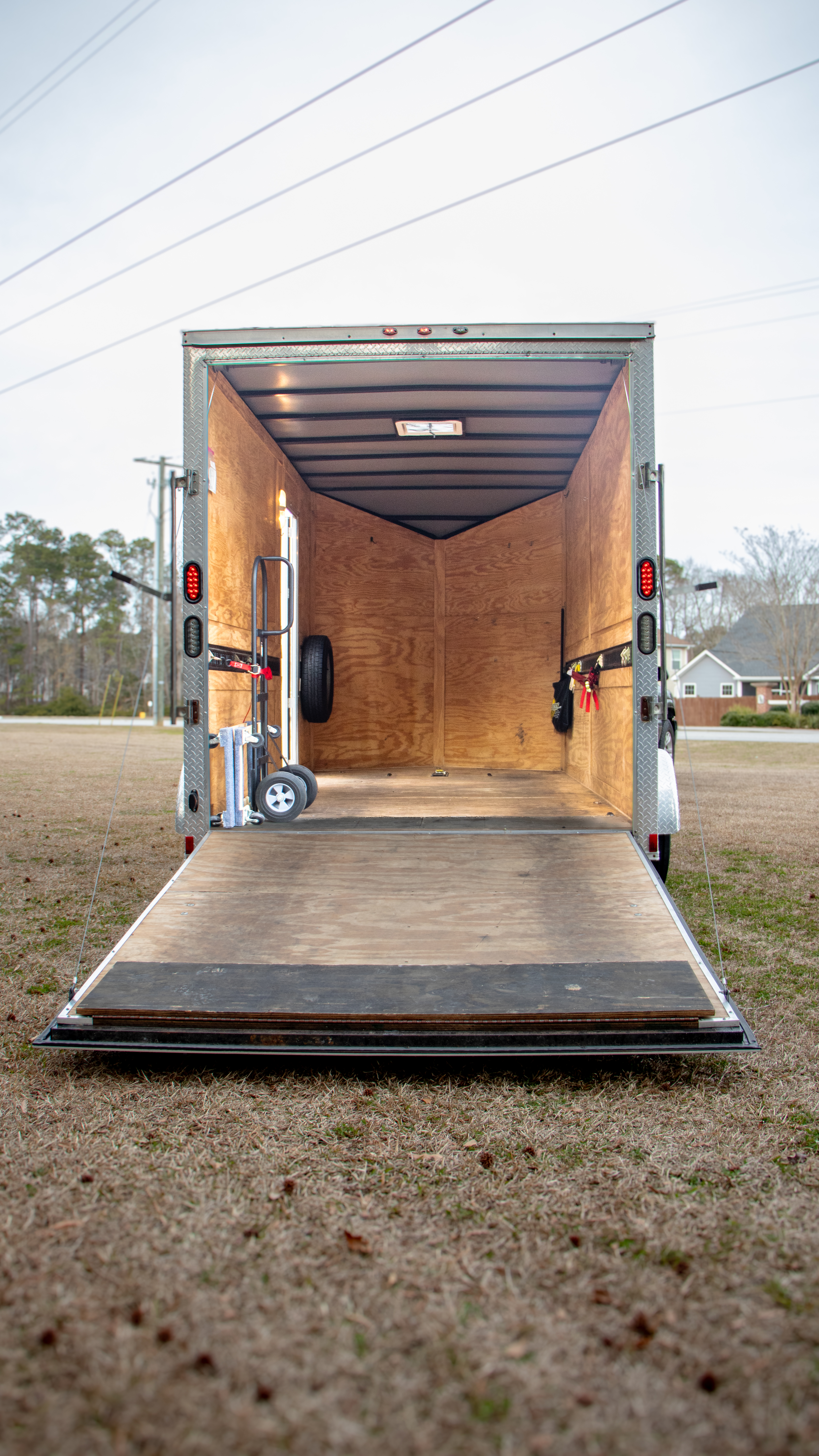 Enclosed trailer exterior