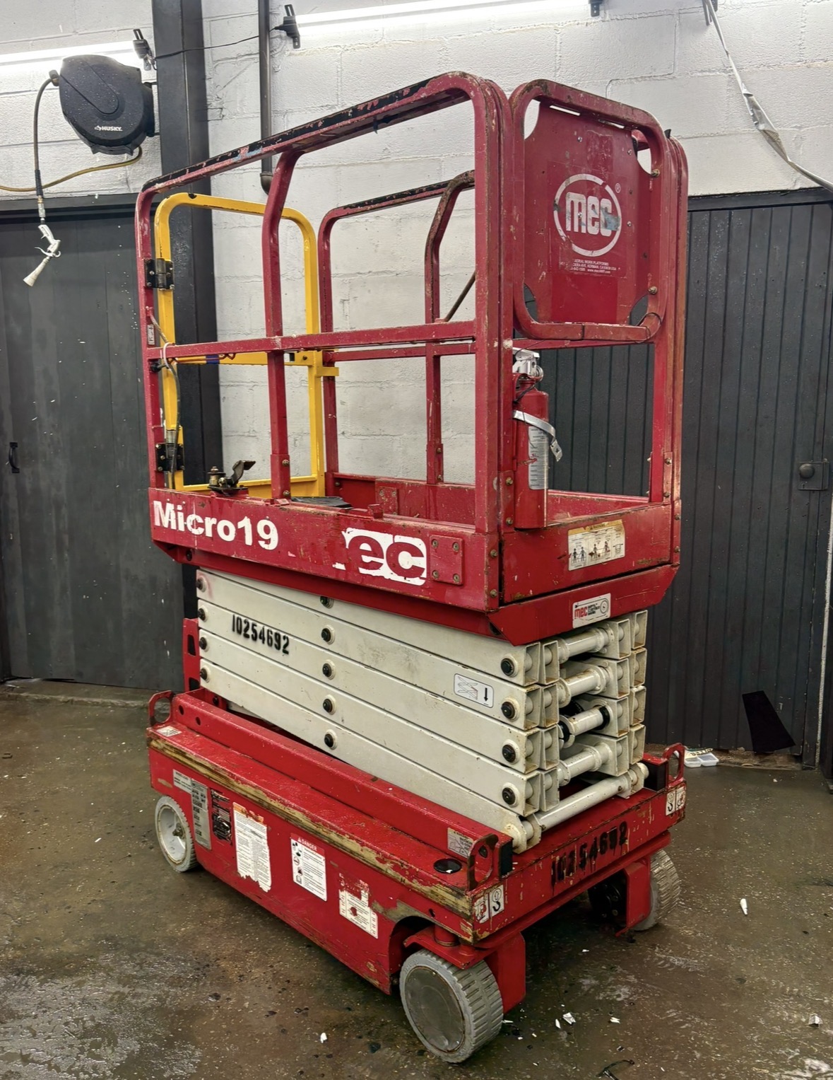 Mec Sissor Lift - 2018 MEC Micro 19, photo 1 of 1