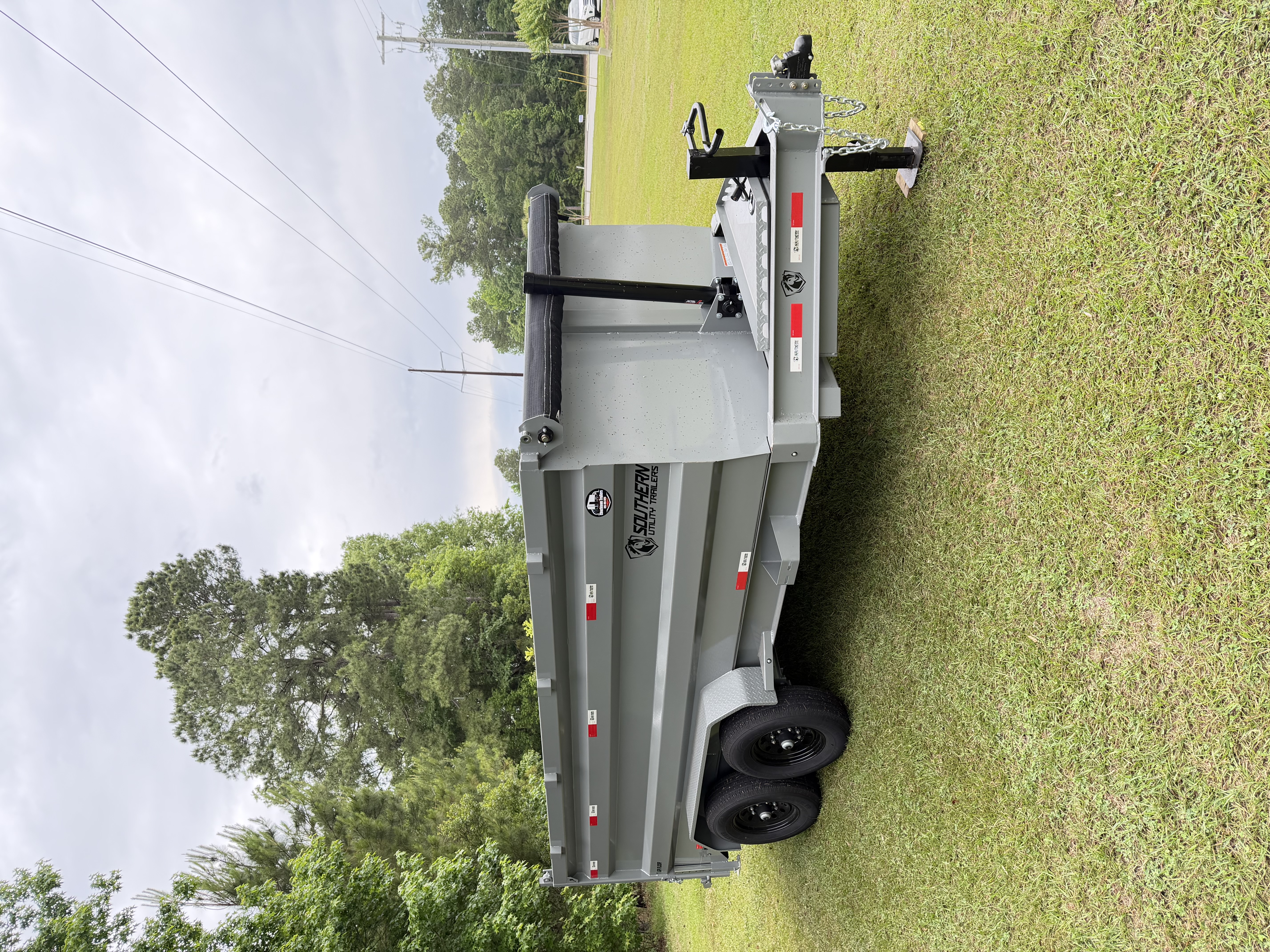 Dump trailer side view